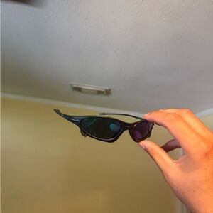 Sleek Black Sport Sunglasses with Green-Blue Mirrored Lenses Oakley Oakleys